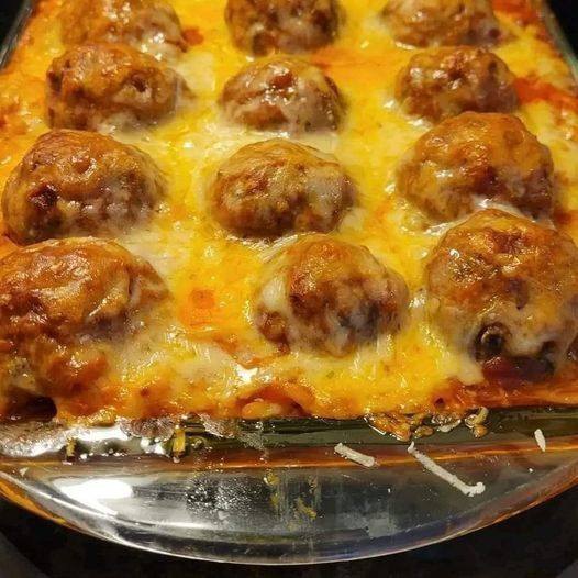 Baked Spaghetti and Meatballs Casserole 590578835_886898710356645_5542631913738265565_n