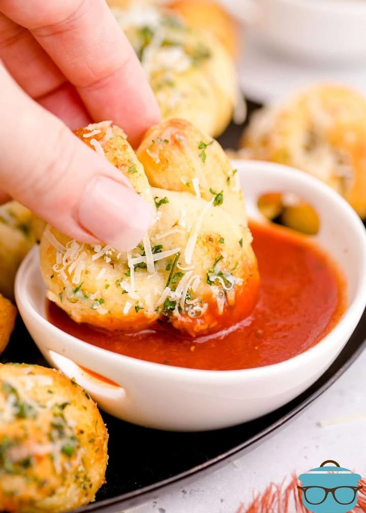 Easy Garlic Knots