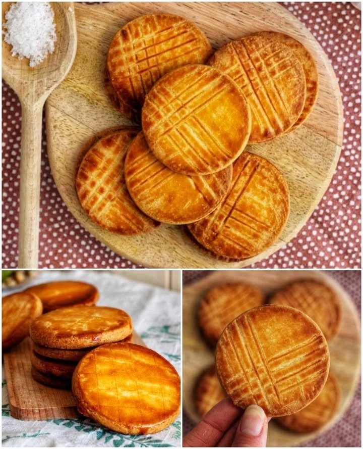 Classic buttery cookies, tender and crunchy Prăjituri clasice cu unt, fragede și crocante, pe un platou elegant