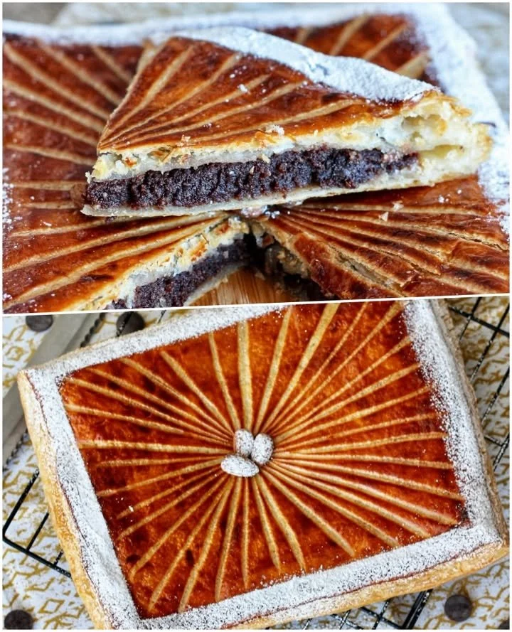 Plăcintă franțuzească din foietaj cu ciocolată și migdale Plăcintă franțuzească din foietaj cu ciocolată și migdale, servită pe un platou elegant.