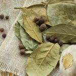 Oțet medicinal din usturoi, foi de dafin și piper: un remediu natural pentru sănătate cf-featured-108
