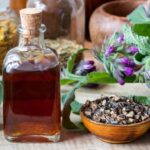 Comfrey tincture with fresh symphytum officinale plant and dried root
