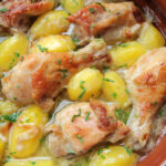 Pulpe de pui cu ceapă, lapte și cartofi - o rețetă delicioasă și simplă cf-featured-408